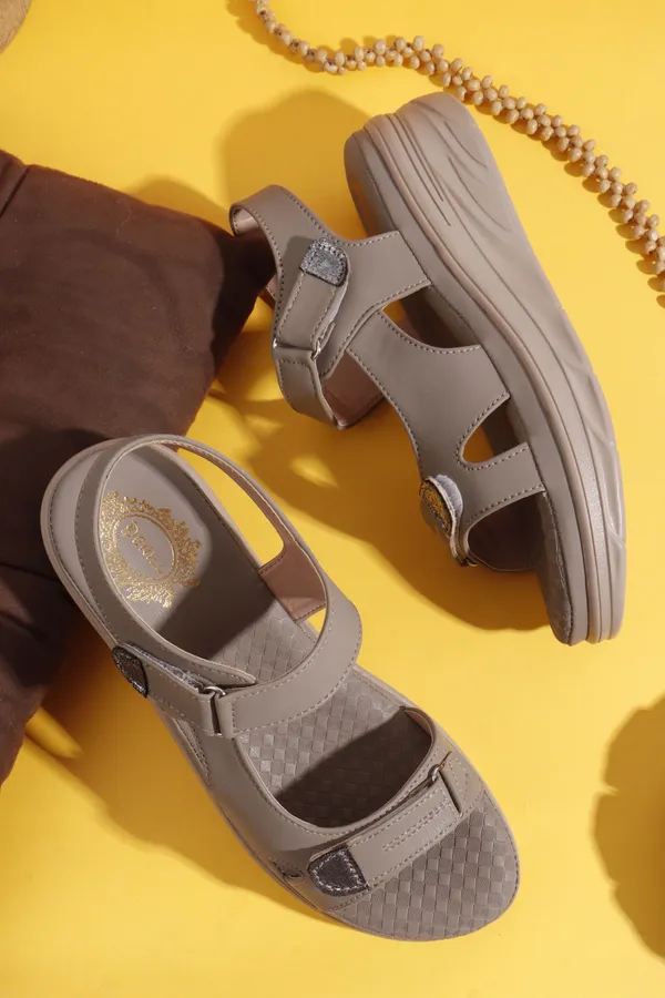 Grey_Synthetic_Leather_Flats_For_Women