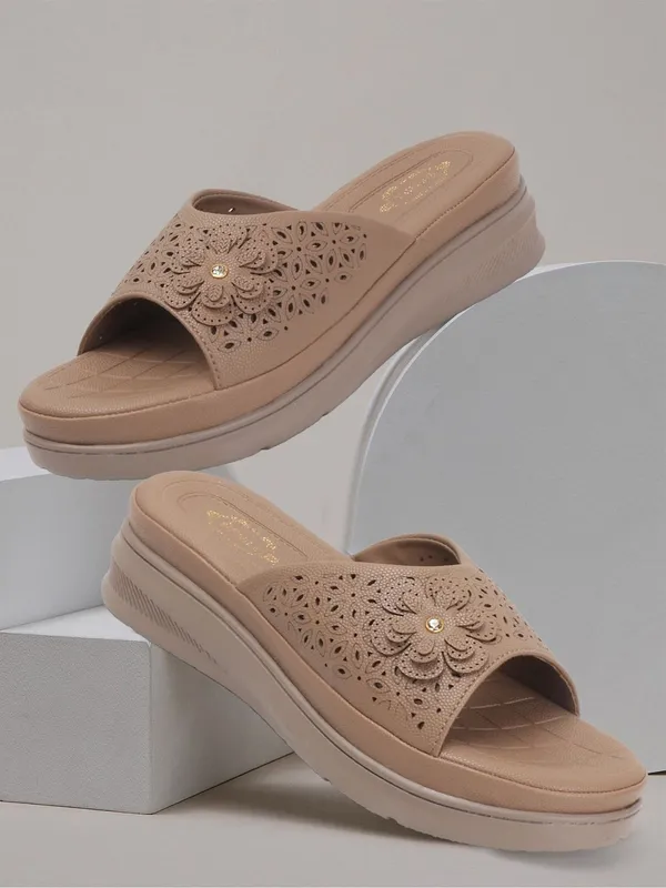 Beige_Synthetic_Leather_Flats_For_Women