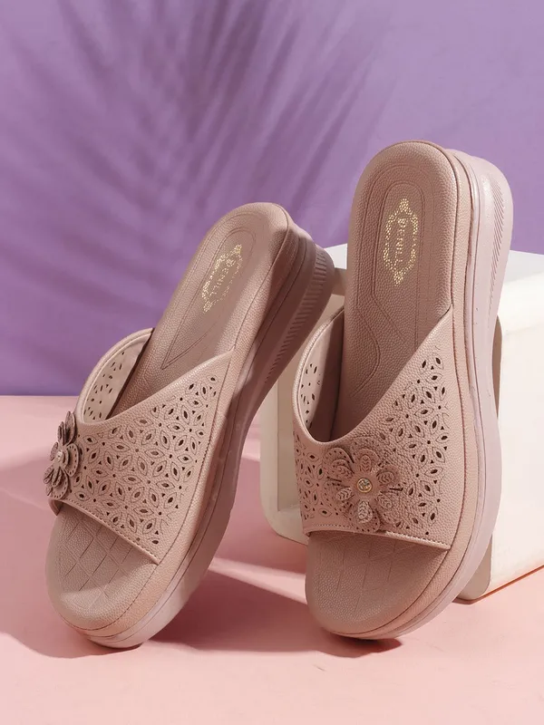 Pink_Synthetic_Leather_Flats_For_Women