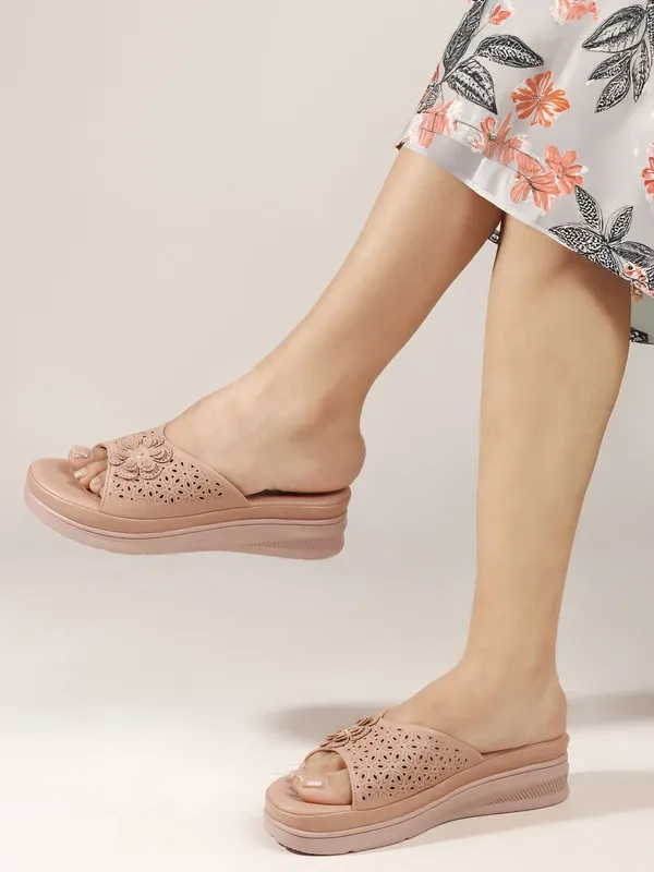 Pink_Synthetic_Leather_Flats_For_Women