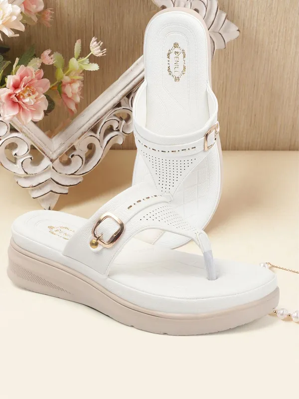 White_Synthetic_Leather_Flats_For_Women