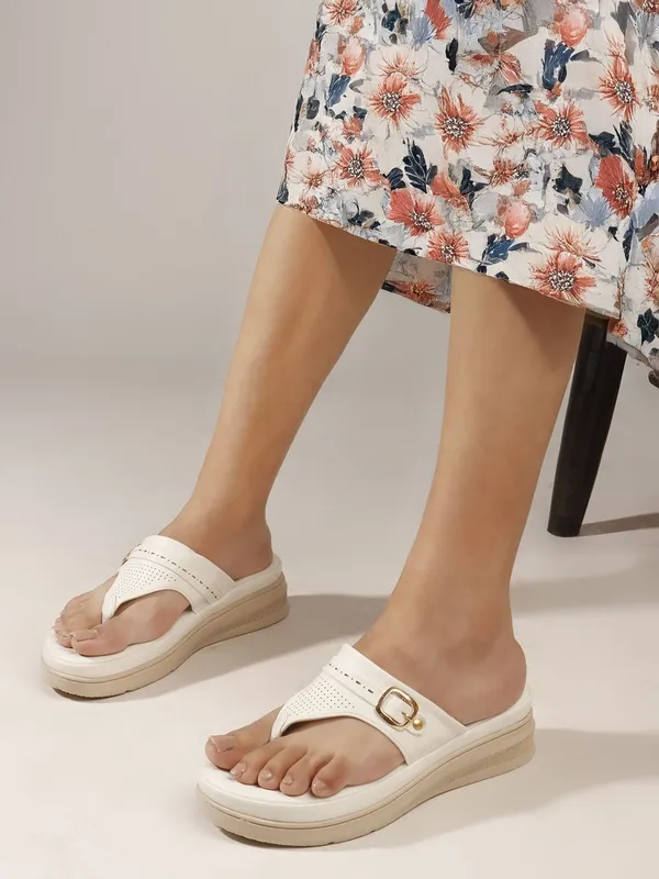 White_Synthetic_Leather_Flats_For_Women