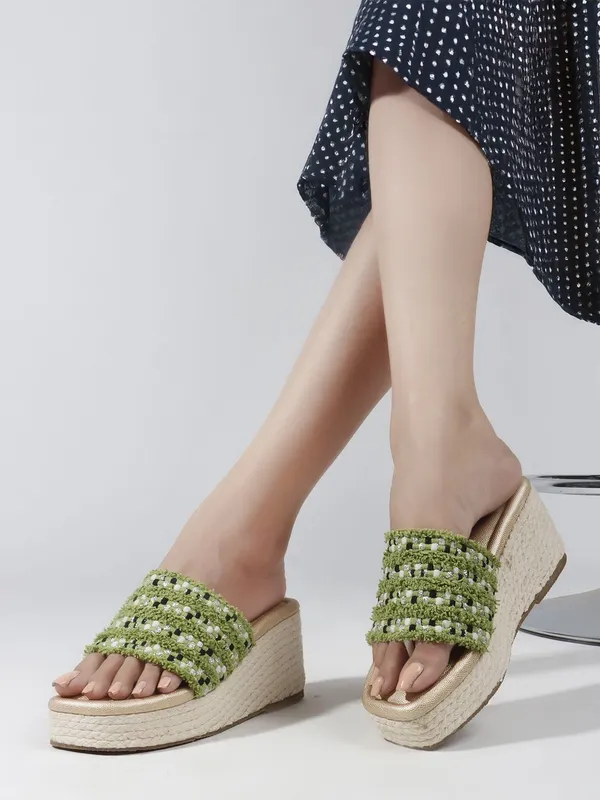 Green_Fabric_Heels_For_Women