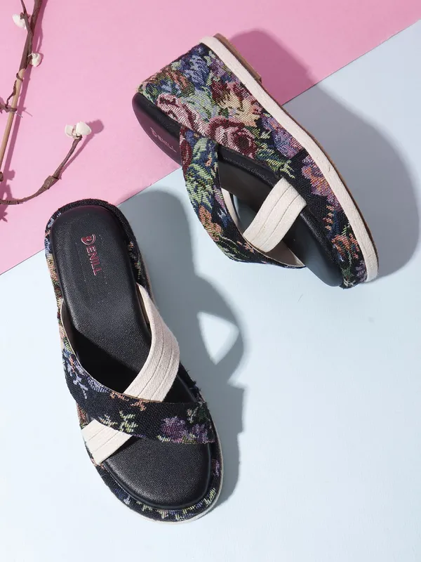 Black_Fabric_Heels_For_Women
