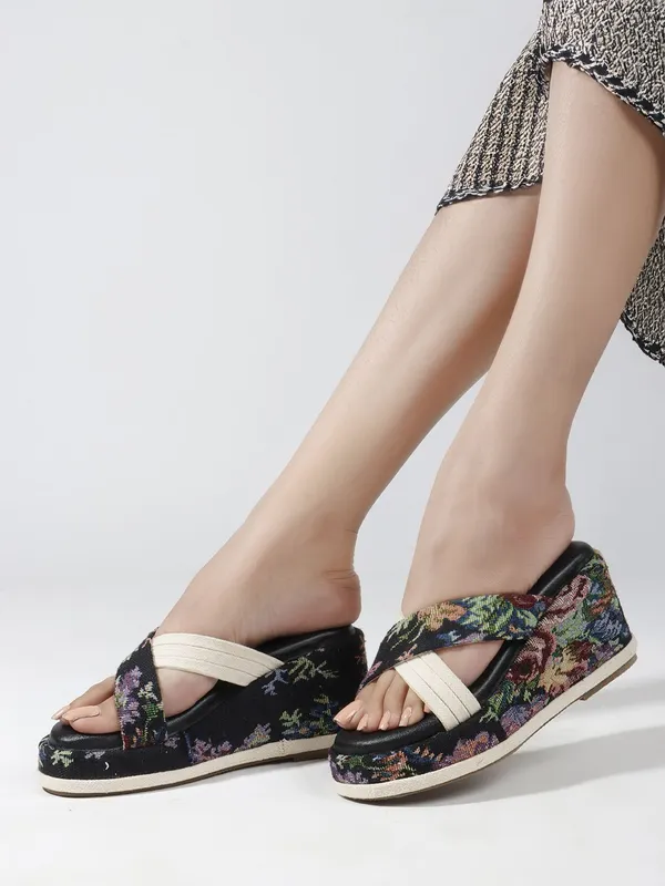 Black_Fabric_Heels_For_Women