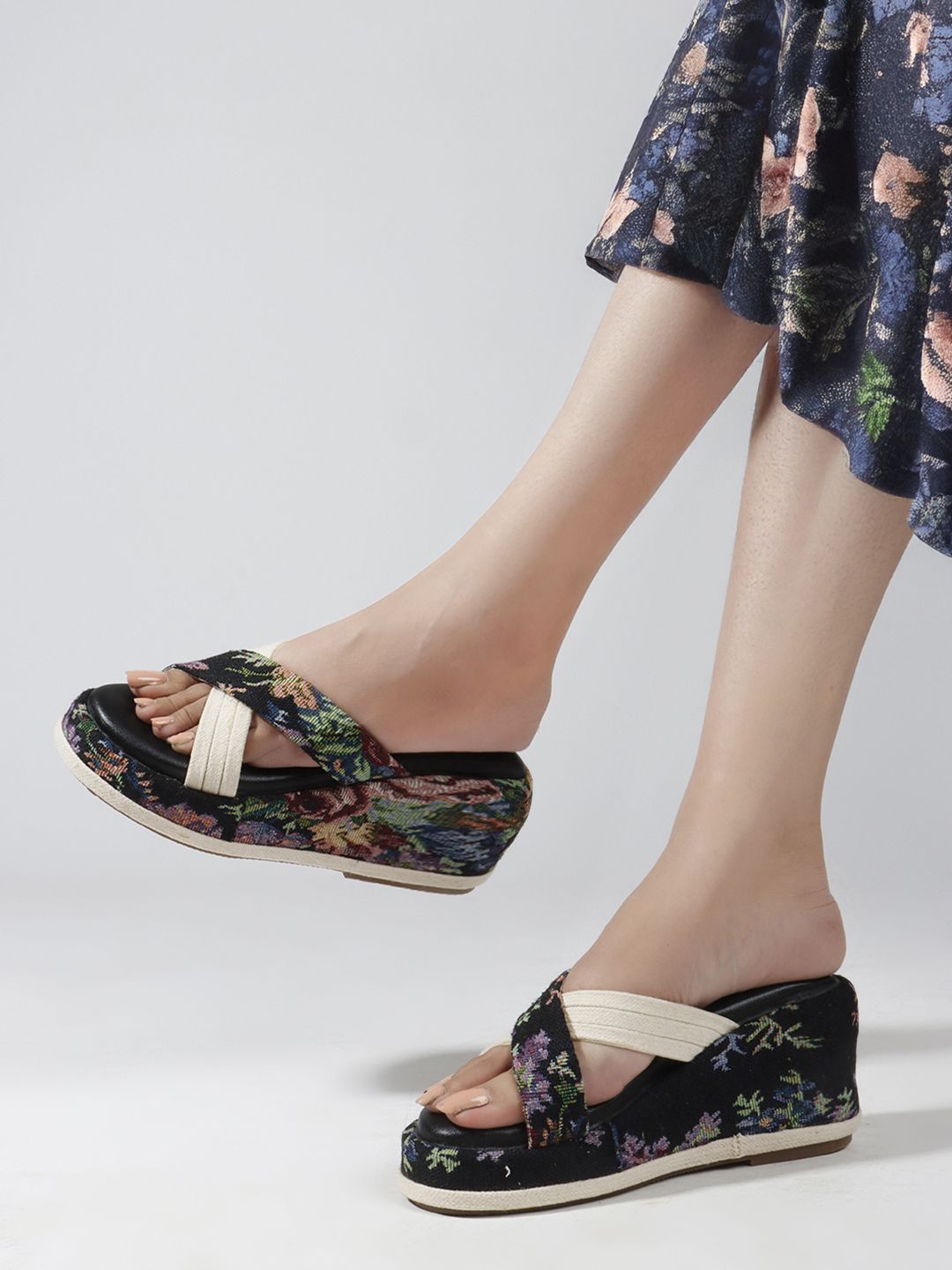 Black_Fabric_Heels_For_Women