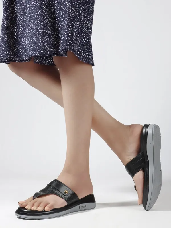 Black_Synthetic_Leather_Heels_For_Women