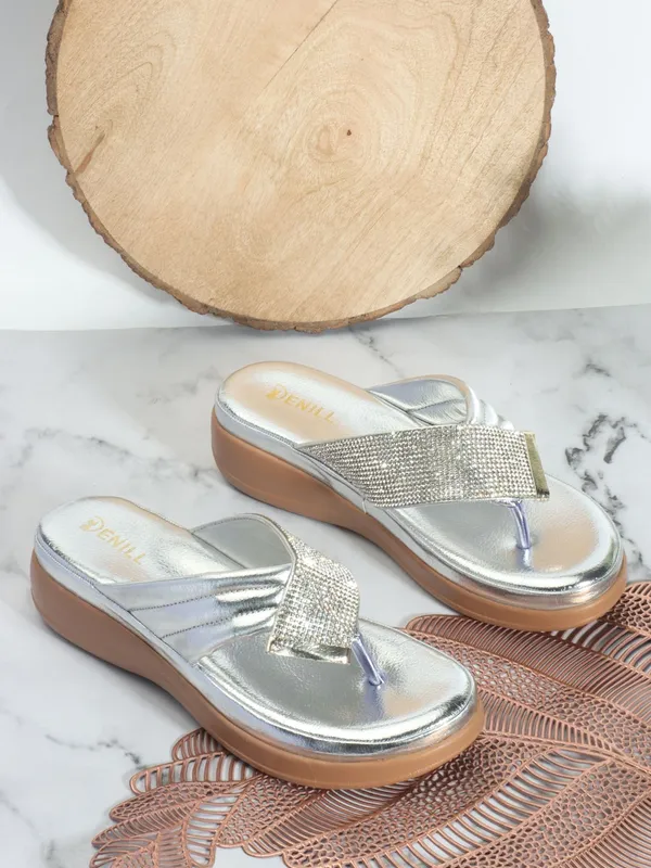 Silver_Synthetic_Leather_Heels_For_Women