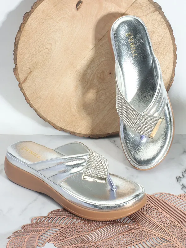 Silver_Synthetic_Leather_Heels_For_Women