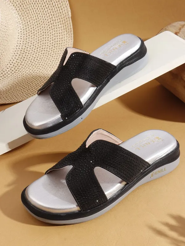 Black_Synthetic_Leather_Wedges_For_Women
