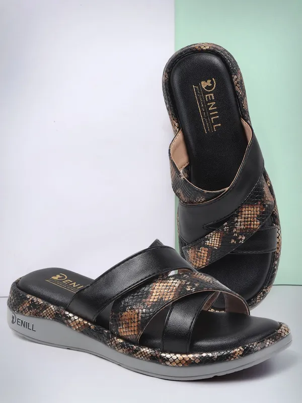 Black_Synthetic_Leather_Wedges_For_Women