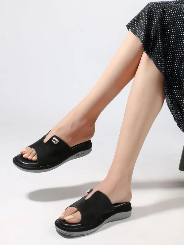 Black_Synthetic_Leather_Wedges_For_Women