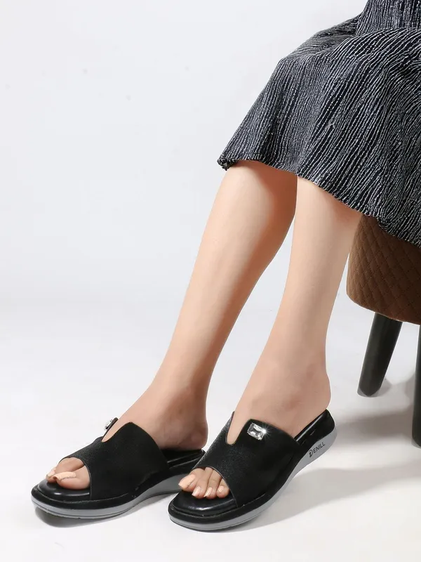 Black_Synthetic_Leather_Wedges_For_Women