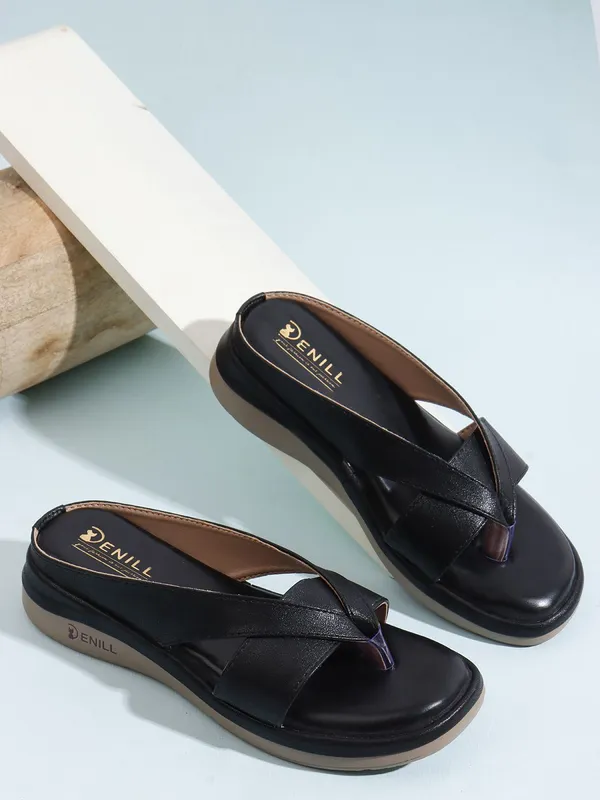 Black_Synthetic_Leather_Wedges_For_Women