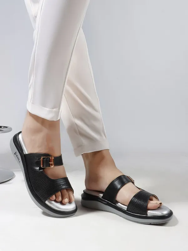Black_Synthetic_Leather_Wedges_For_Women