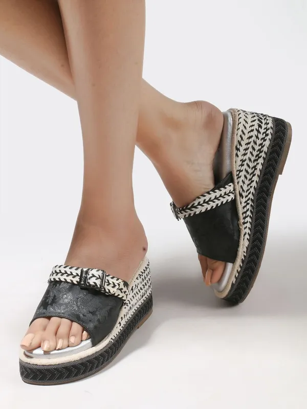 Black_Synthetic_Leather_Wedges_For_Women