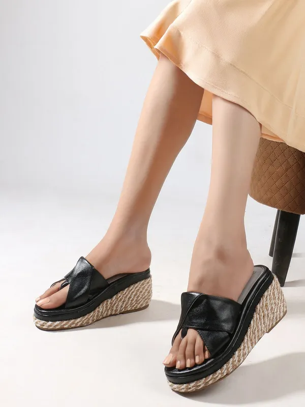 Black_Synthetic_Leather_Wedges_For_Women