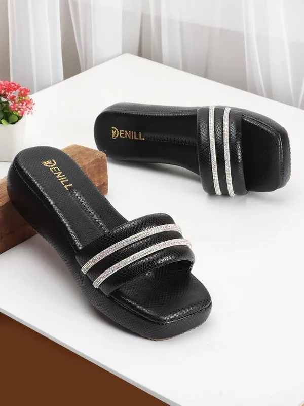 Black_Synthetic_Leather_Wedges_For_Women