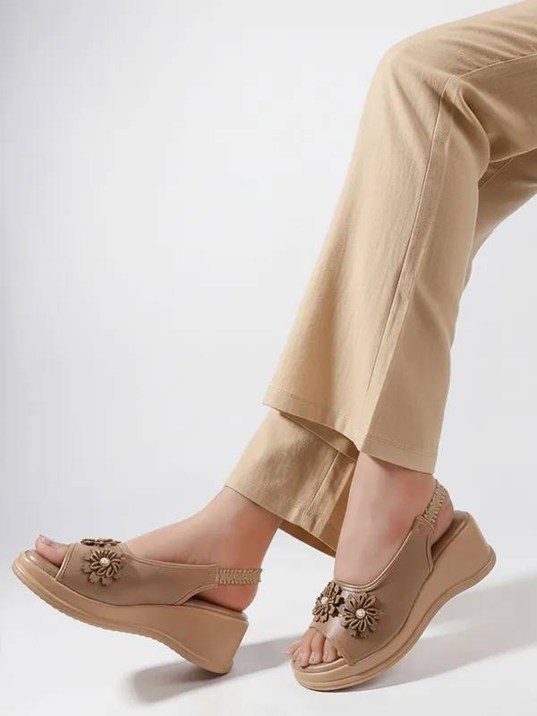 Beige_Synthetic_Leather_Wedges_For_Women