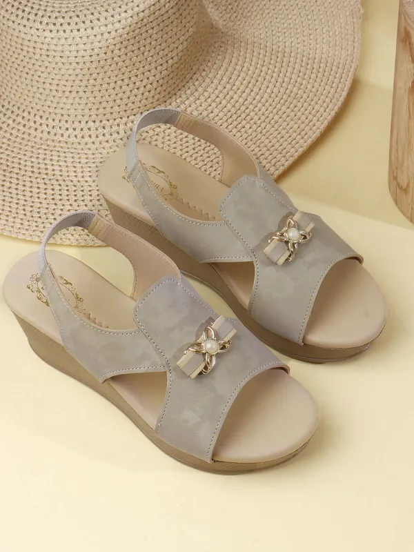 Grey_Synthetic_Leather_Wedges_For_Women