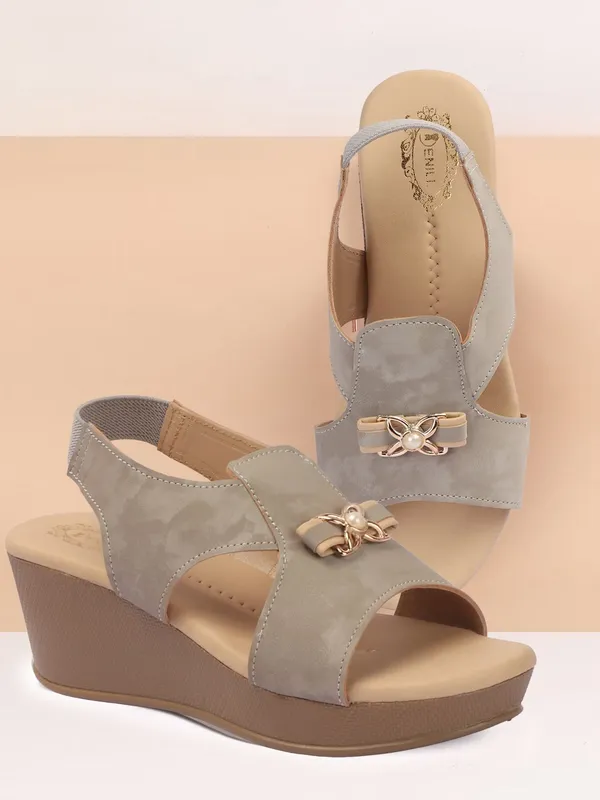 Grey_Synthetic_Leather_Wedges_For_Women