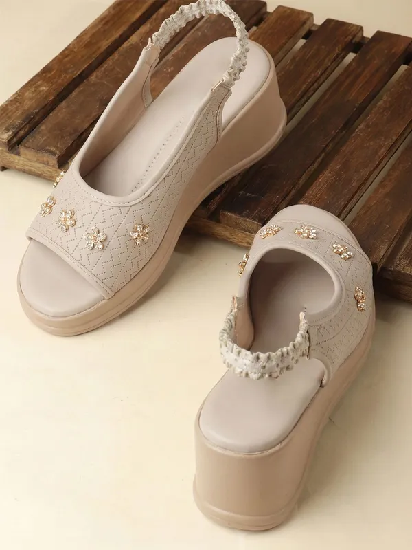 Grey_Synthetic_Leather_Wedges_For_Women