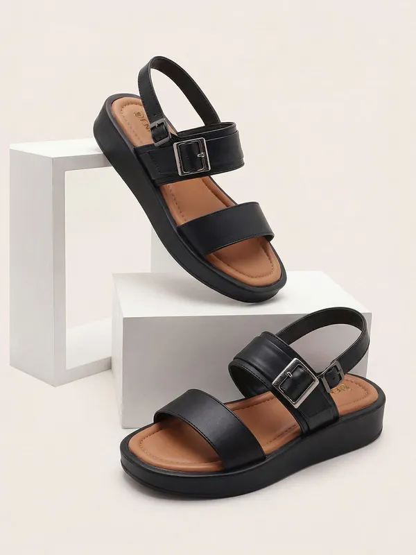 Black_Synthetic_Leather_Flats_For_Women