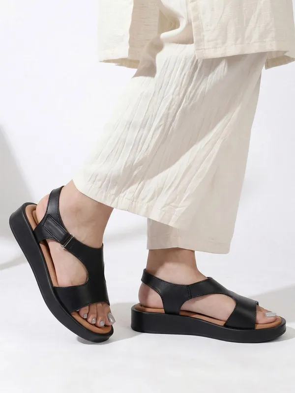 Black_Synthetic_Leather_Flats_For_Women
