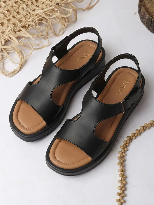 Black_Synthetic_Leather_Flats_For_Women