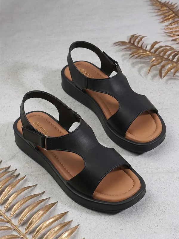 Black_Synthetic_Leather_Flats_For_Women