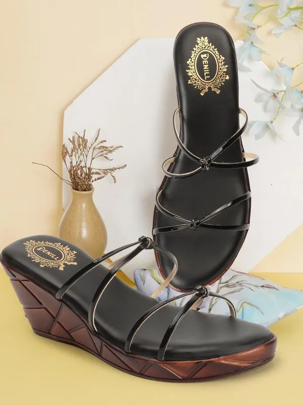 Black_Synthetic_Leather_Wedges_For_Women