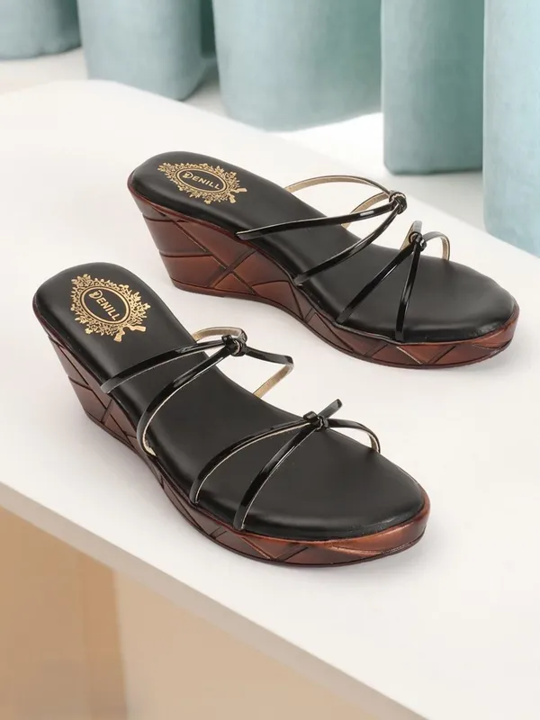 Black_Synthetic_Leather_Wedges_For_Women
