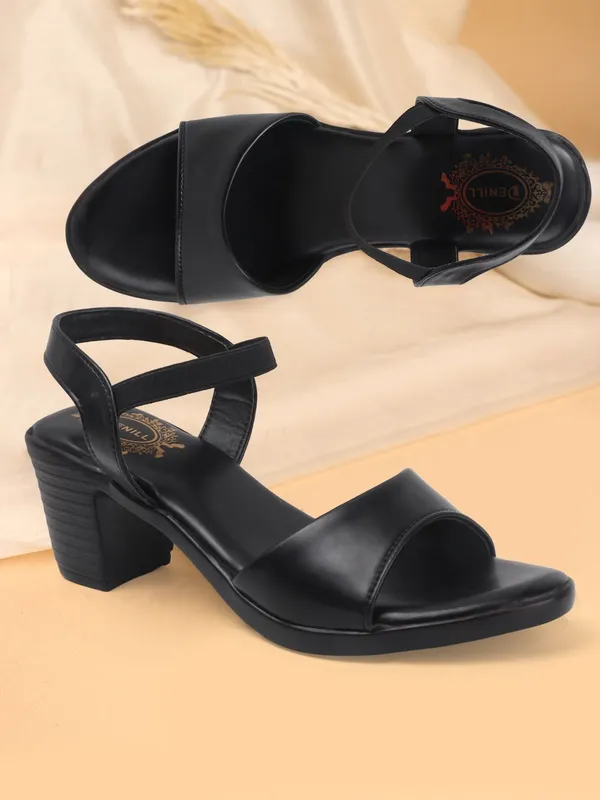 Black_Synthetic_Leather_Heels_For_Women
