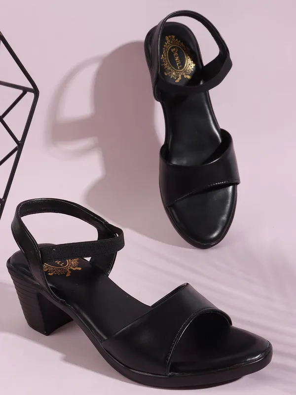 Black_Synthetic_Leather_Heels_For_Women