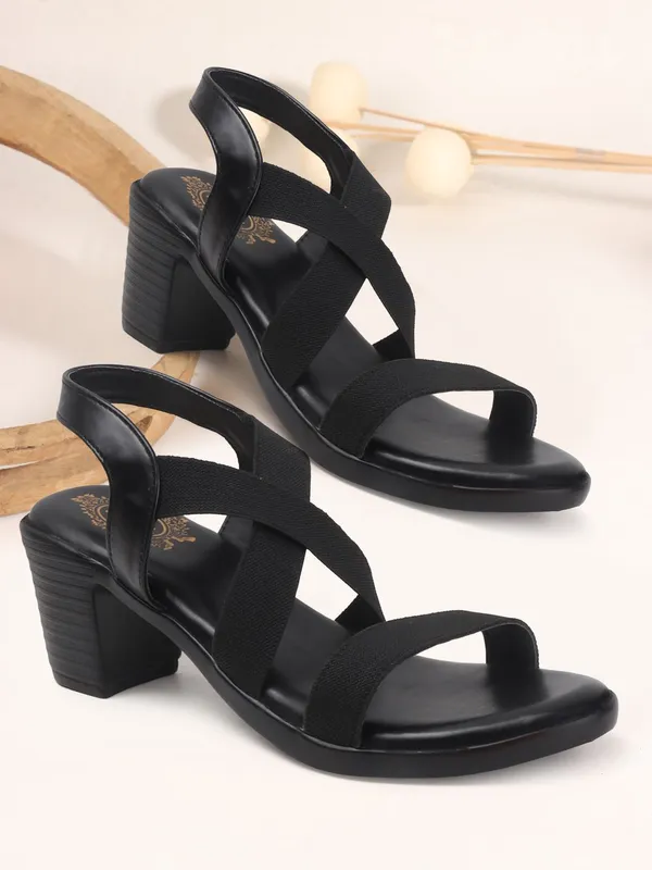 Black_Synthetic_Leather_Heels_For_Women