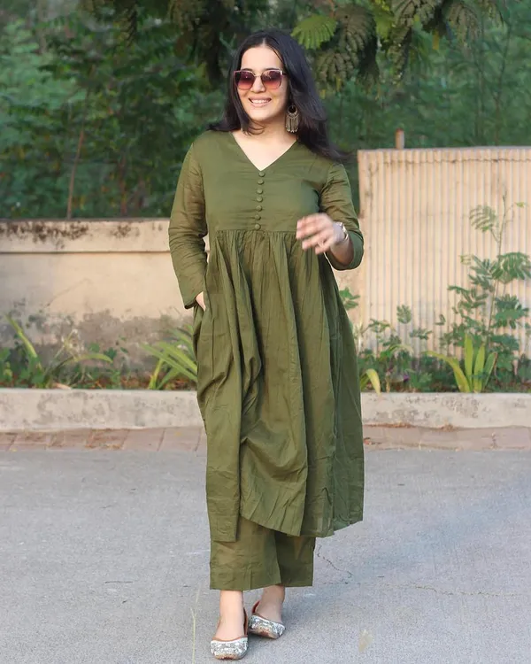 Green_Cotton_Kurta_Pant_For_Women_And_Girls