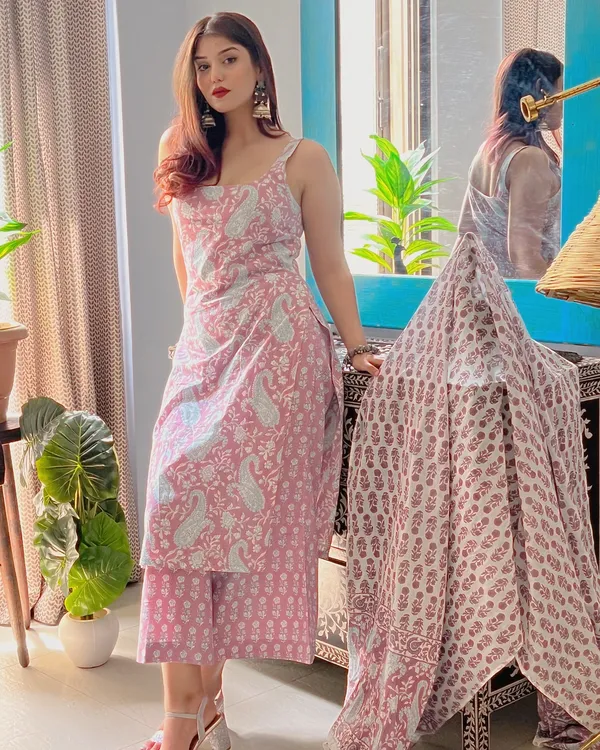 Pink_Rayon_Sleeveless_Kurta_Pant_And_Dupatta_For_Women_And_Girls