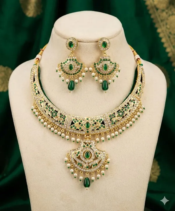 Elegant_Green_&_Gold_Necklace_Set_for_Women_&_Girls