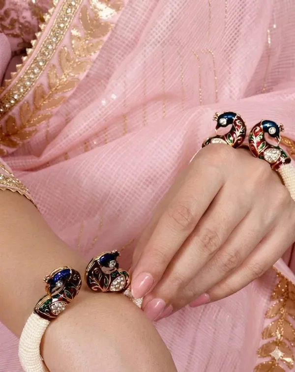 Exquisite_Peacock_Design_Kangan_Set_for_Women