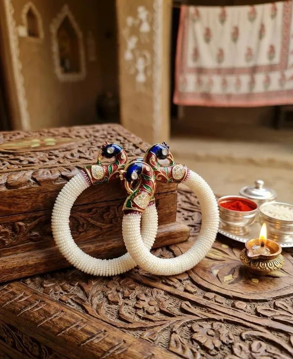 Exquisite_Peacock_Design_Kangan_Set_for_Women