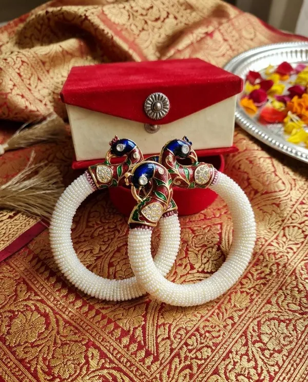 Exquisite_Peacock_Design_Kangan_Set_for_Women