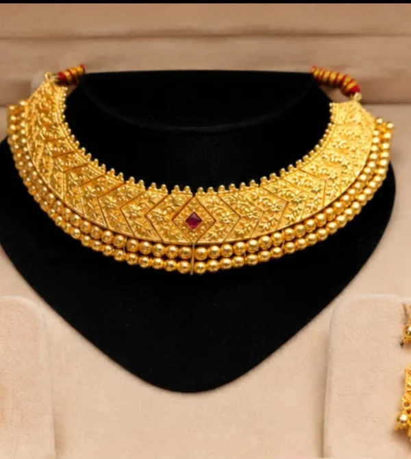 Elegant_Traditional_Golden_Necklace_Set_Women_&_Girls