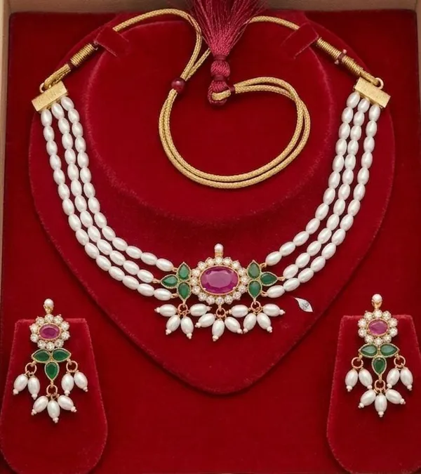 Red_&_Green_Alloy_Ruby,_Emerald_&_Pearl_Design_Choker_Necklace_Set_With_Earring_For_Women_&_Girls