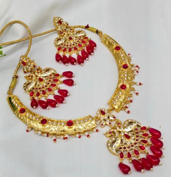 Red_&_White_Alloy_Green_Stones_&_Crystal_Design_Necklace_Set_With_Earring_For_Women_&_Girls