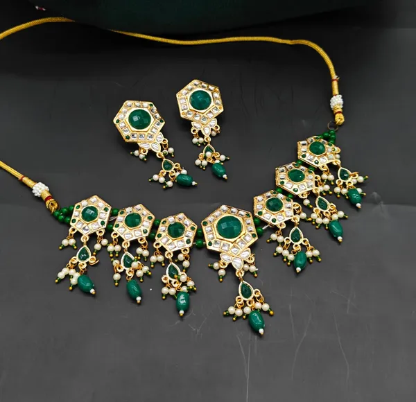 Green_Alloy_Traditional_Kundan_With_Green_Gemstones_Choker_Necklace_Set_With_Earring_For_Women_&_Girls