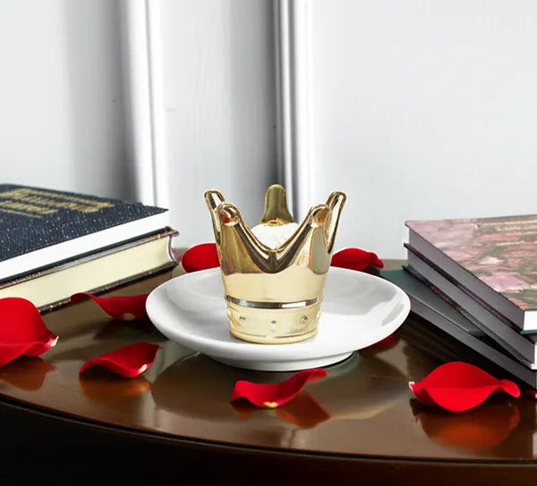 Regal_Gold_Crown_Ring_Holder_&_Ceramic_Trinket_Dish_Set_(KING)
