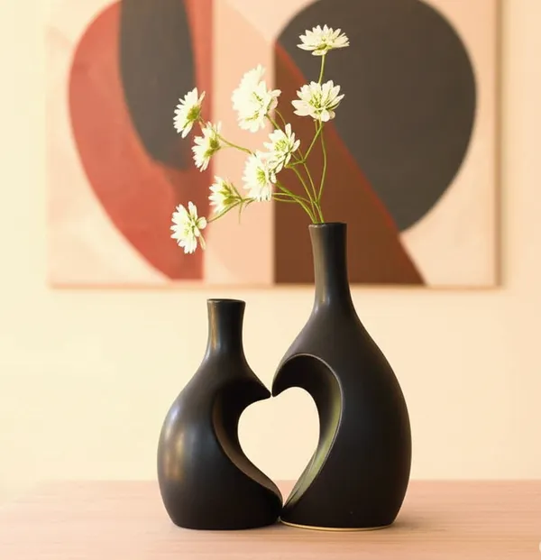 Black_Ceramic_Premium_&_Elegant_Heart_Charm_Ceramic_Vase_(Set_Of_2)