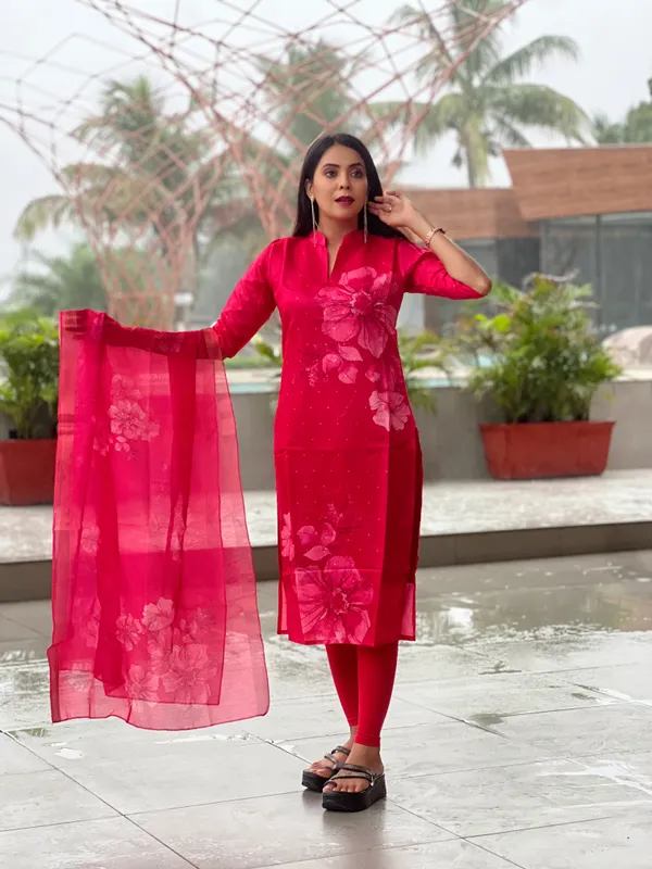 Rani_Chanderi_Silk_Premium_&_Elegant_Straight_Kurti_With_Dupatta_Set_For_Women