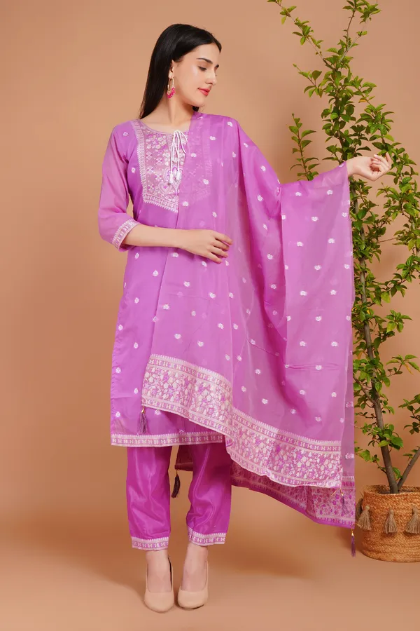 Magenta_Stylish_Elegant_Design_Kurti_With_Pant_&_Dupatta_Set_For_Women