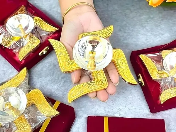 Swastik_Akhand_Diya_for_Puja_with_Gift_Box,_Gold_&_White_Akhand_Diyas_Pooja_Room_Decoration,_Return_Gift_&_House_Warming_Gift